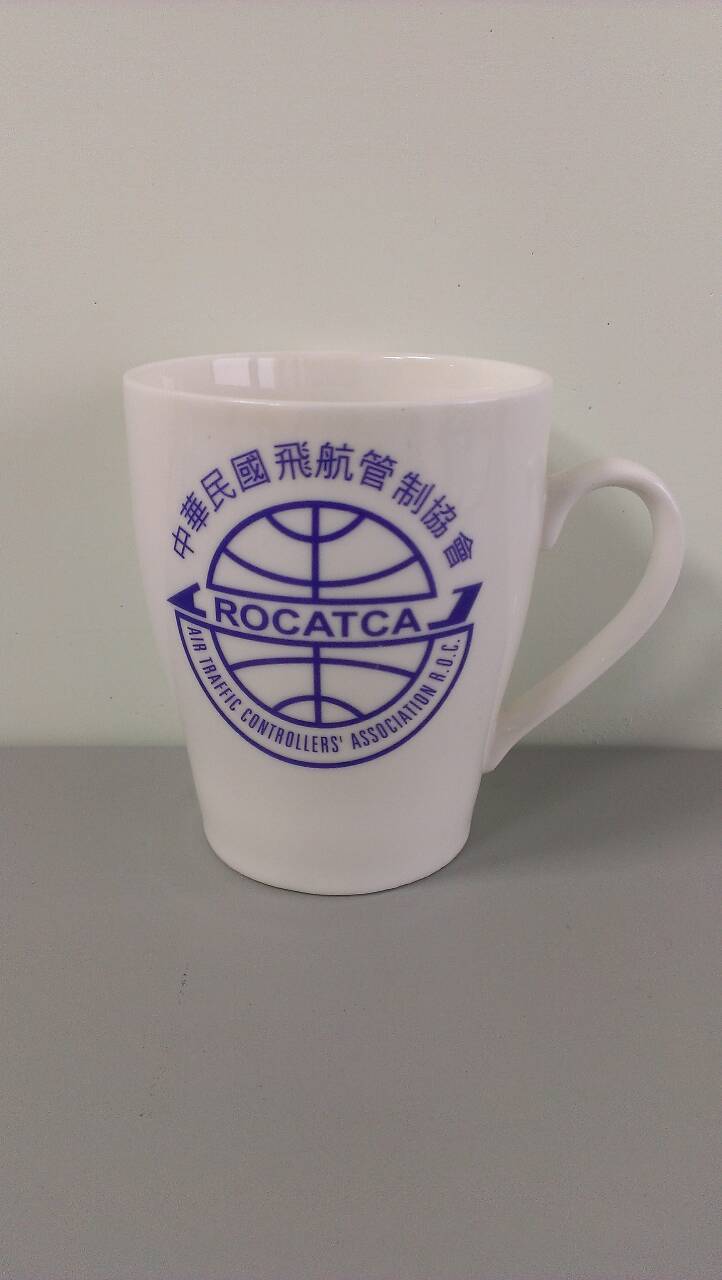 2. 中華民國飛航管制協會年度大會會員紀念代字杯子(飛航管制協會圖樣)