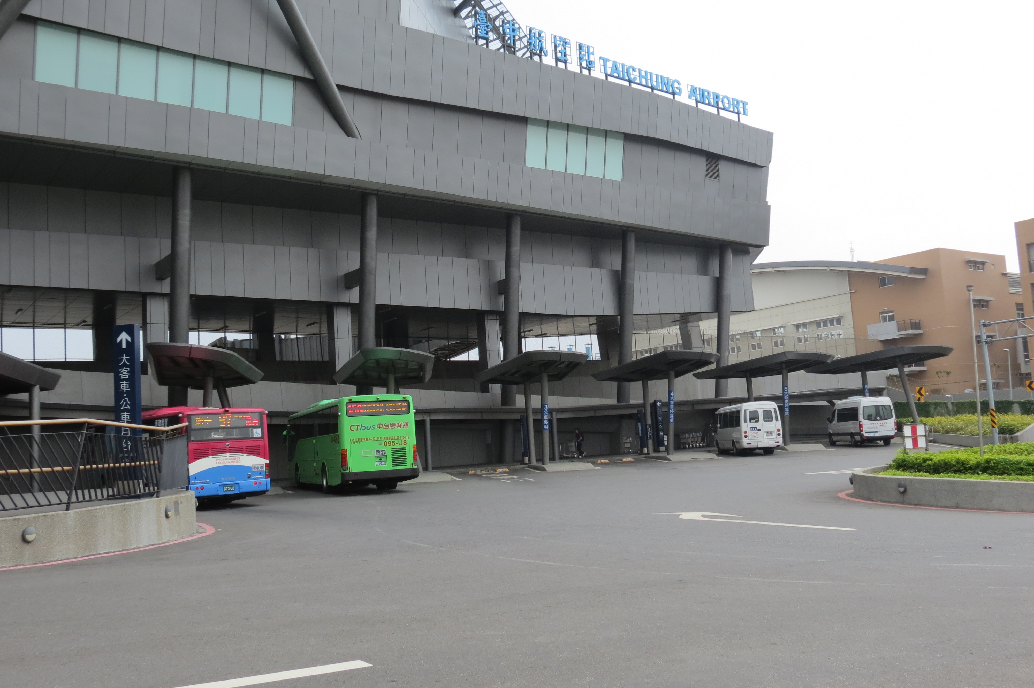 2.臺中機場國際航廈
