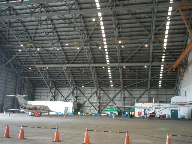 高雄國際航空站88年新建自屬維修棚廠內部
