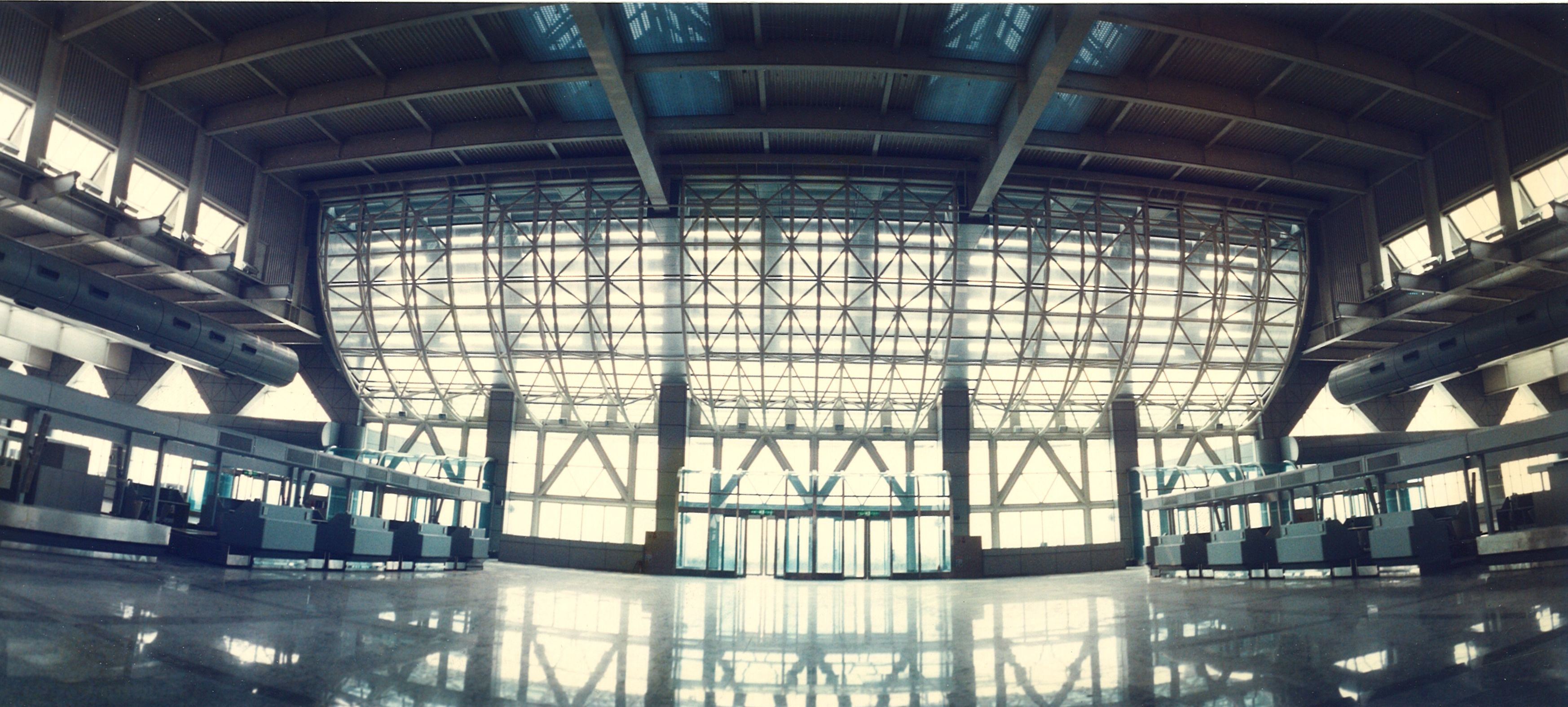 高雄國際航空站國際線航廈86年報到大廳完工