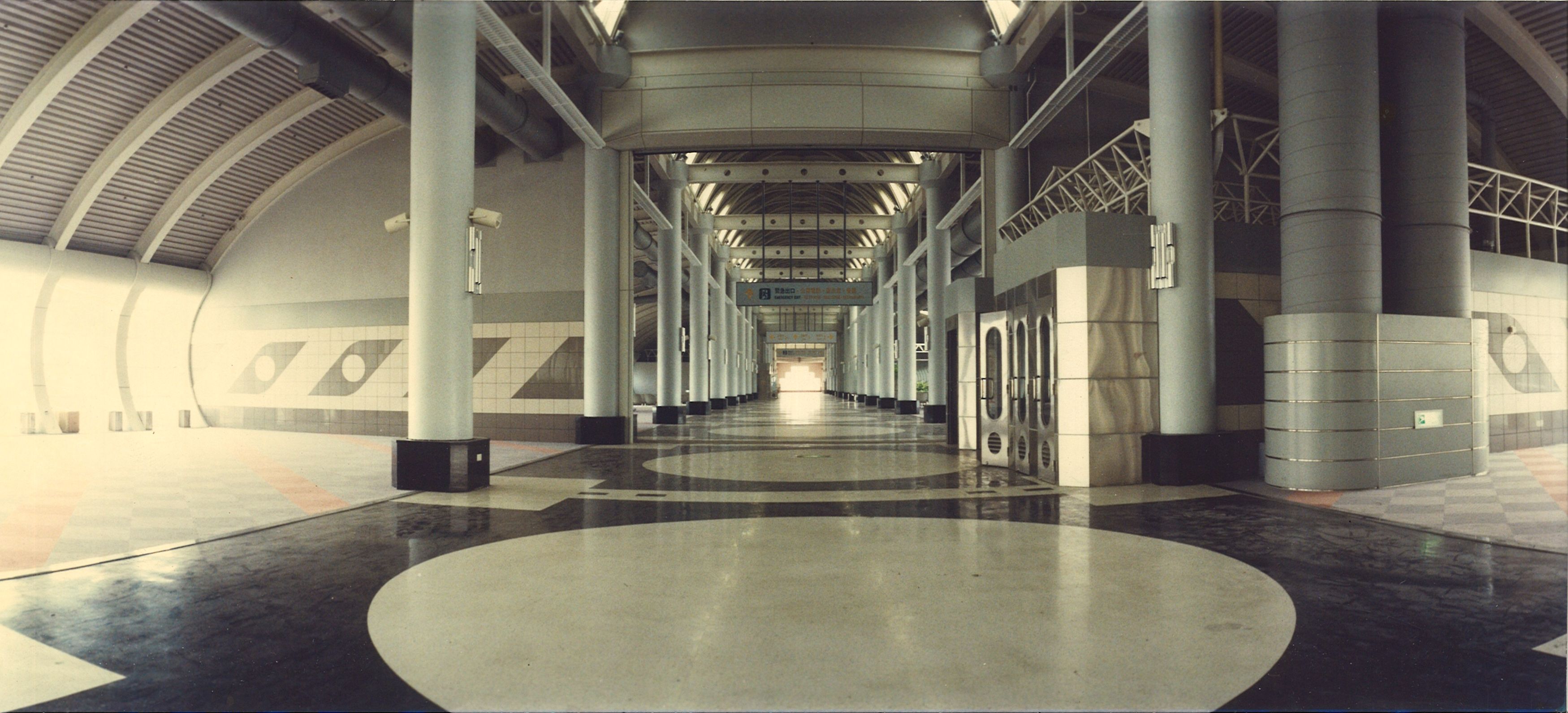 高雄國際航空站國際線航廈86年內候機室完工