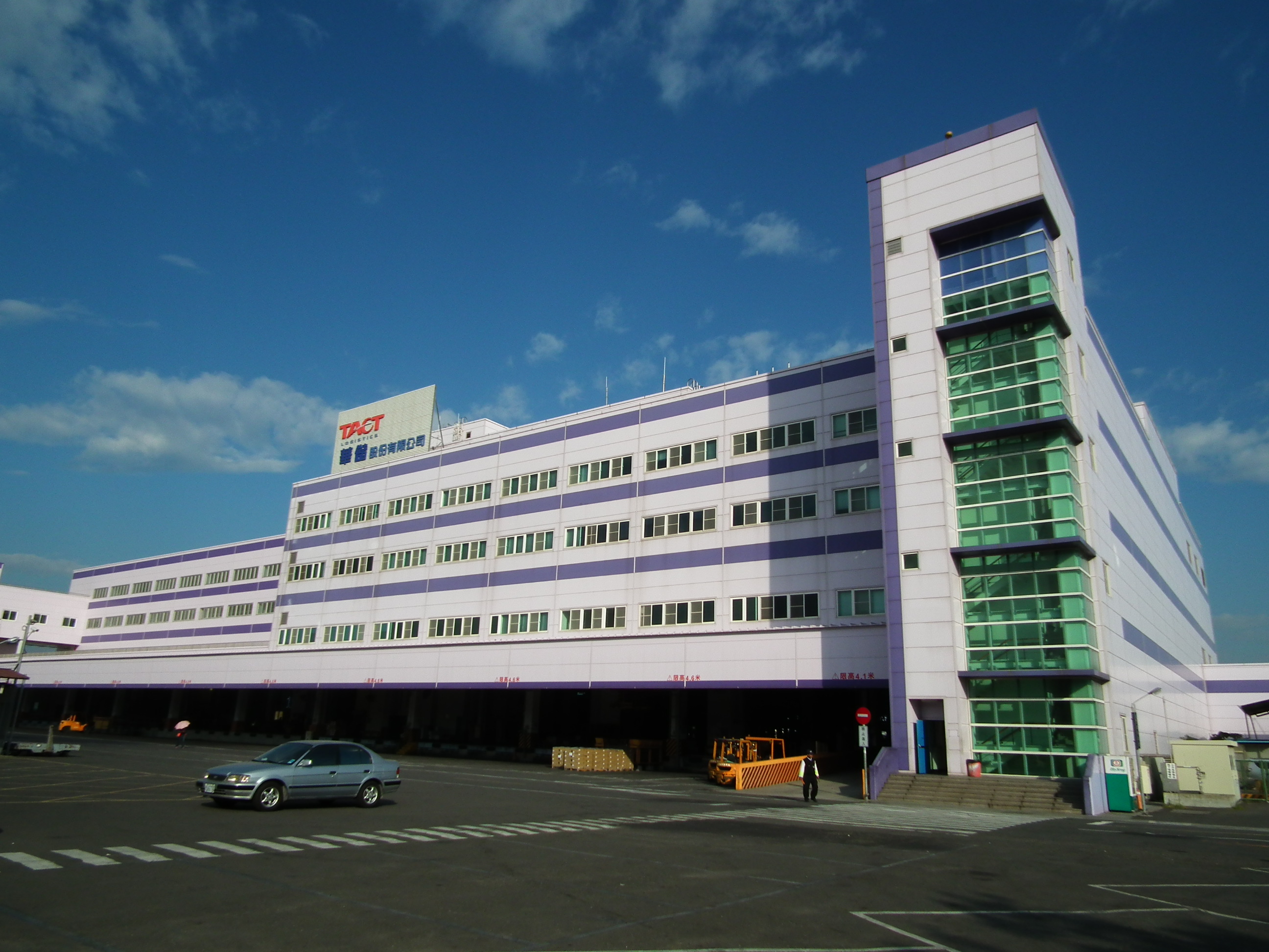 高雄國際航空站103年華儲公司貨運站陸側