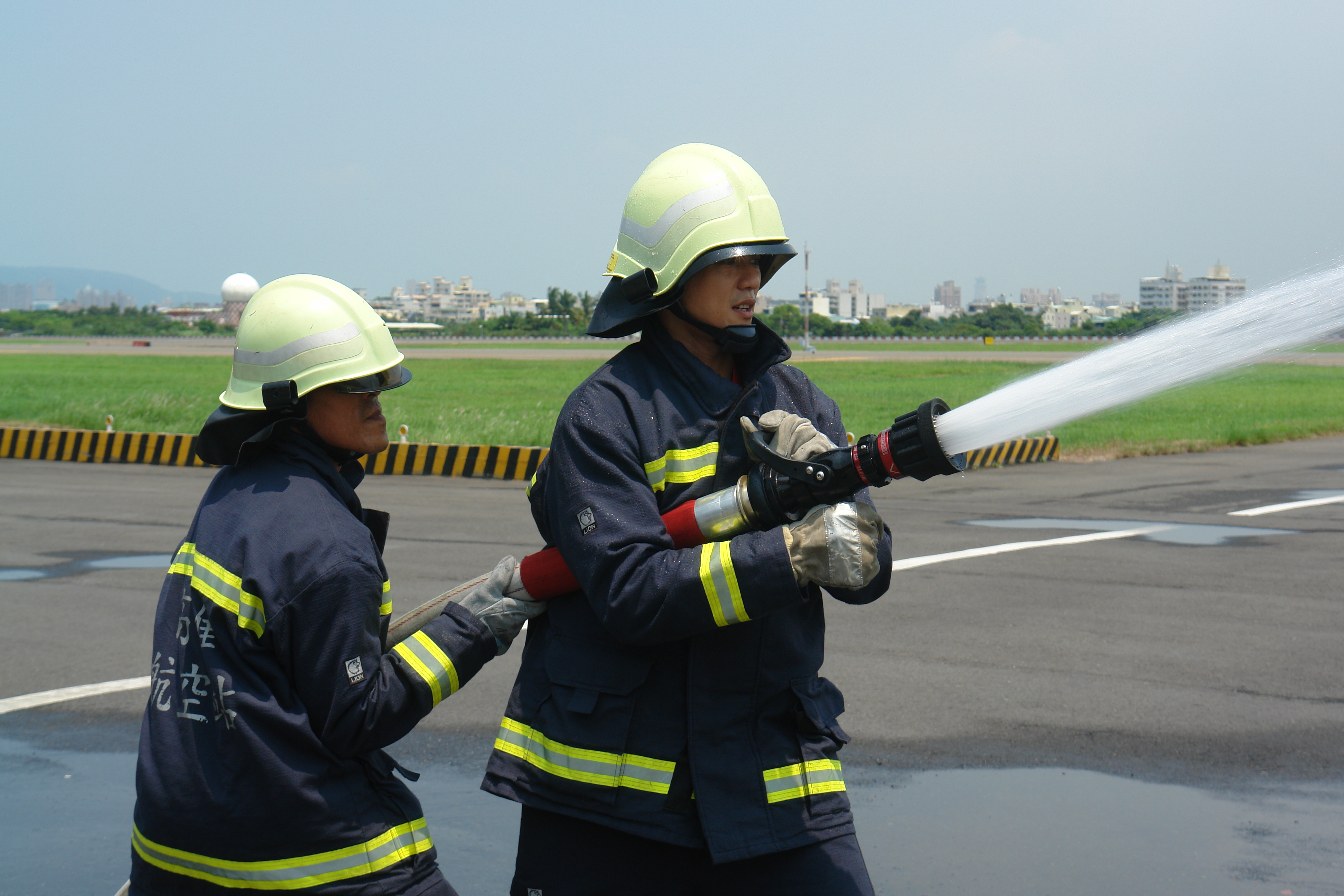 高雄國際航空站消防員消防衣