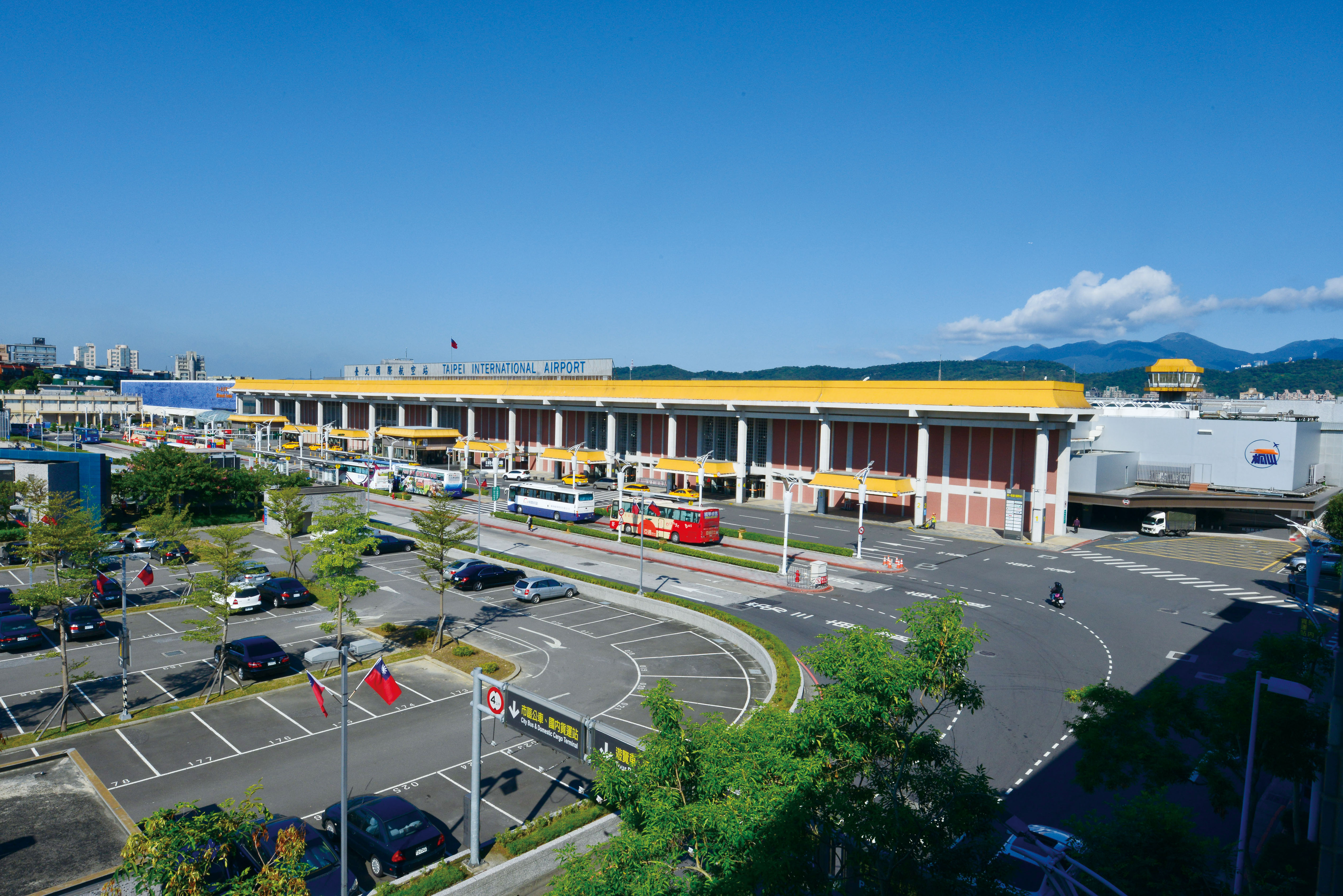 松山機場航廈立面遠拍照片