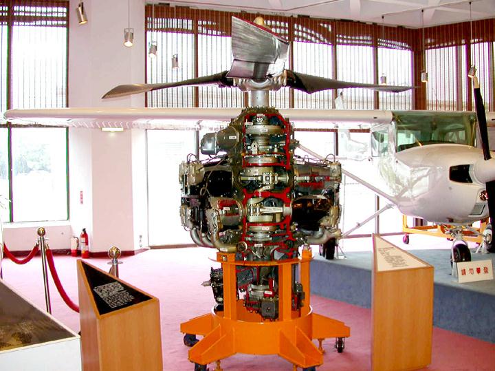 R-2800解剖引擎照片